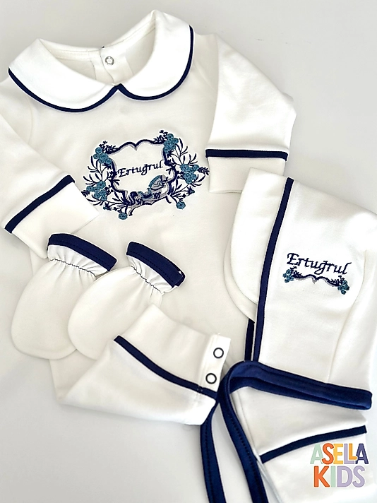 Yenidoğan Set - Bebeğinizin İsmi ve Çelenk Nakışlı